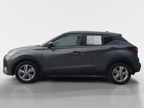 Used 2022 Nissan Kicks S image 2