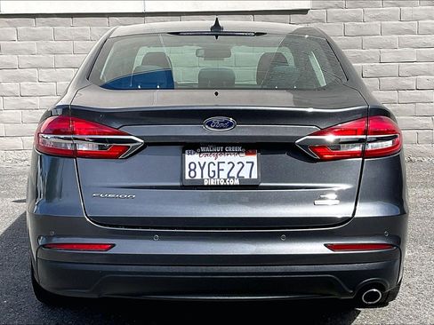 Used 2020 Ford Fusion SE image 3