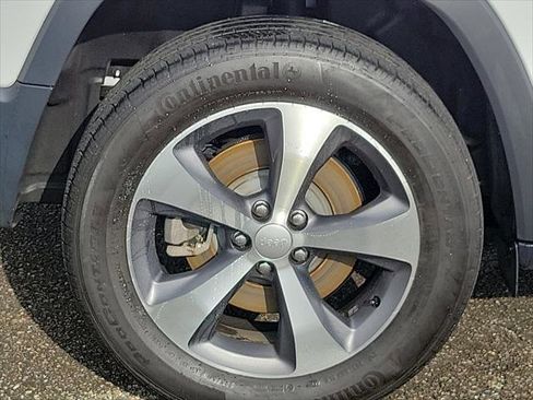 Used 2020 Jeep Cherokee Limited image 8