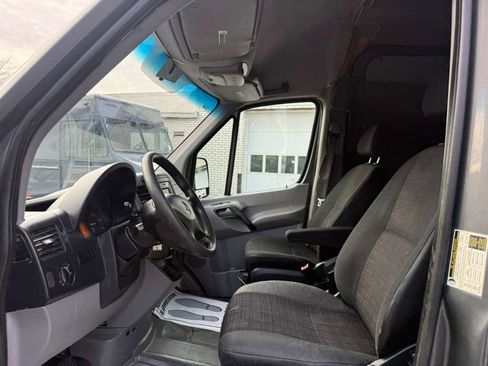 Used 2014 Mercedes-Benz Sprinter 2500 image 19