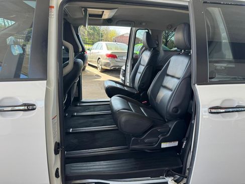 Used 2020 Toyota Sienna SE Premium w/ Nightshade Edition image 13