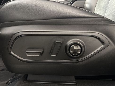 Used 2023 Jeep Grand Cherokee L Laredo image 14