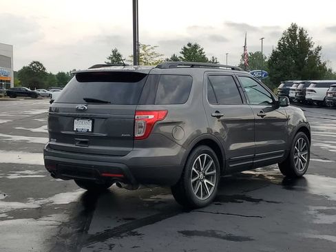 Used 2015 Ford Explorer XLT w/ Equipment Group 202A AWD/4WD image 3