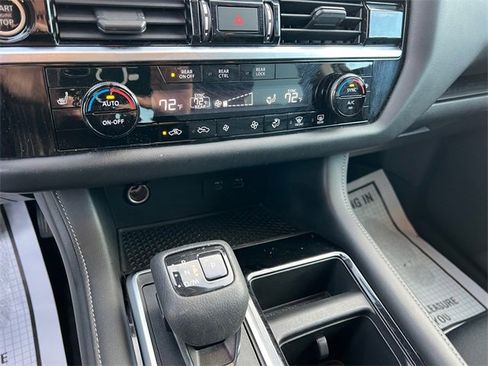 Used 2022 Nissan Pathfinder SV w/ SV Premium Package image 15