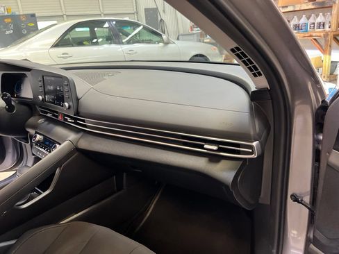 Used 2025 Hyundai Elantra Hybrid FWD image 28