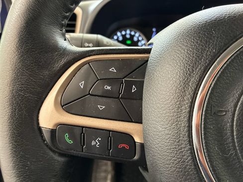 Used 2017 Jeep Renegade Latitude w/ Cold Weather Group AWD/4WD image 19