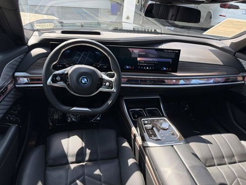 Used 2023 BMW i7 xDrive60 AWD/4WD image 7