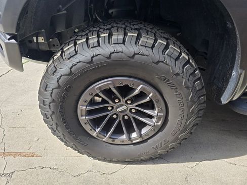 Certified 2019 Ford F150 Raptor w/ Equipment Group 802A Luxury image 24