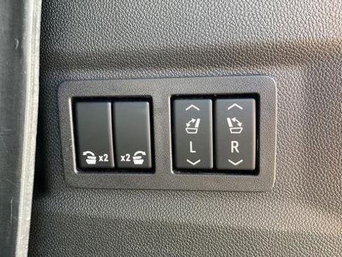 Used 2023 GMC Yukon Denali AWD/4WD image 32