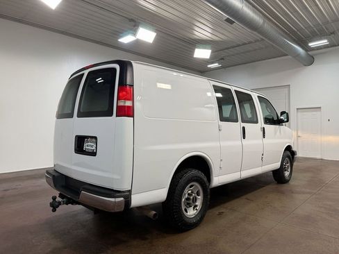 Used 2017 GMC Savana 2500 image 37
