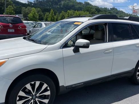 Used 2015 Subaru Outback 2.5i Limited AWD/4WD image 2