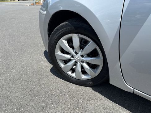 Used 2016 Toyota Corolla LE FWD image 27