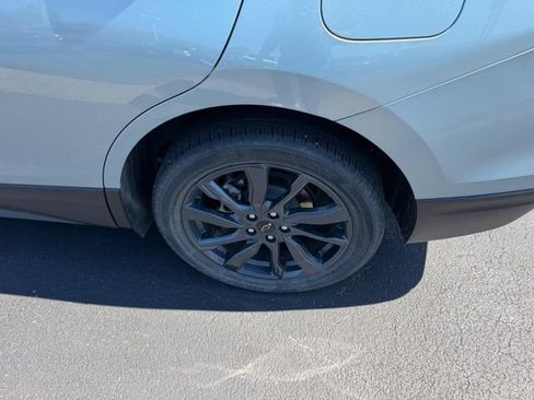 Used 2022 Chevrolet Equinox RS w/ RS Leather Package image 9