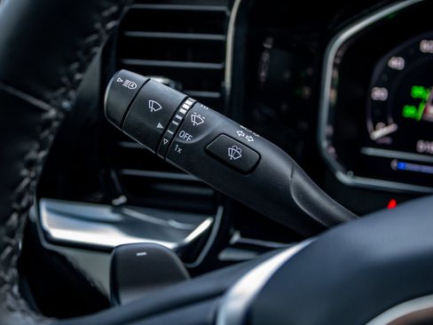 Used 2025 GMC Sierra 1500 SLT w/ SLT Premium Package image 29