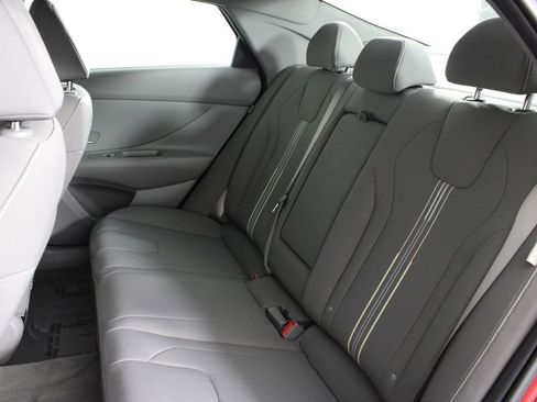 Certified 2025 Hyundai Elantra SEL image 19