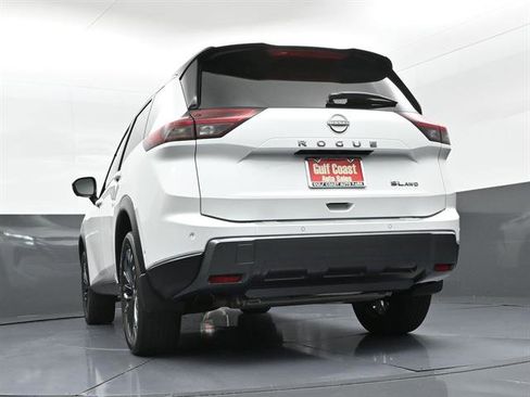 Used 2025 Nissan Rogue SL w/ Tech Package image 35