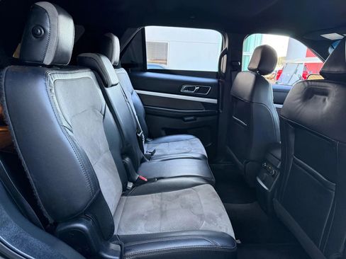 Used 2017 Ford Explorer XLT w/ Equipment Group 202A image 25