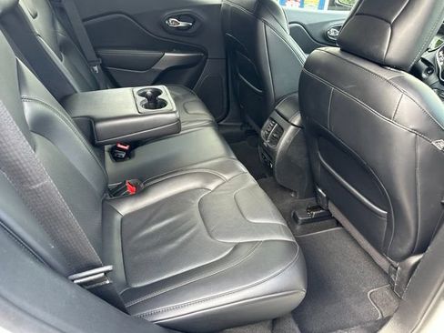 Used 2019 Jeep Cherokee Limited AWD/4WD image 10