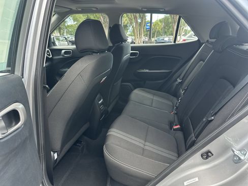 Used 2025 Hyundai Venue SEL FWD image 31