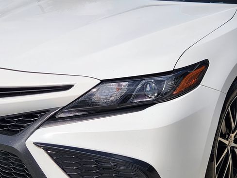 Used 2022 Toyota Camry SE FWD image 11
