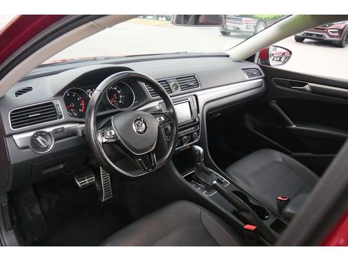Used 2017 Volkswagen Passat 1.8T R-Line image 12