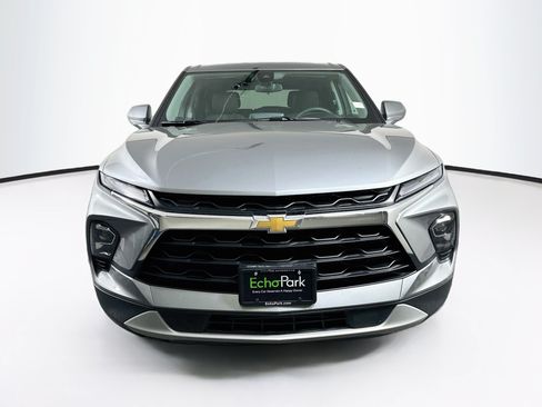 Used 2026 Chevrolet Blazer LT FWD image 2