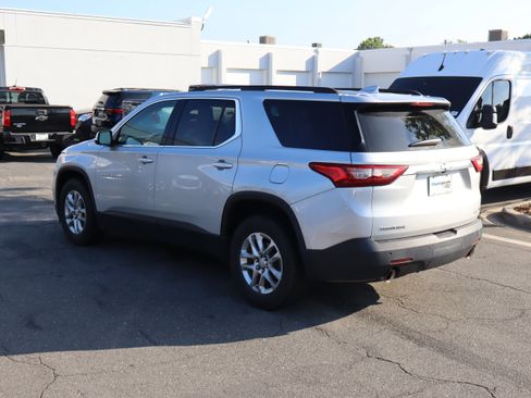 Used 2020 Chevrolet Traverse LT FWD image 19
