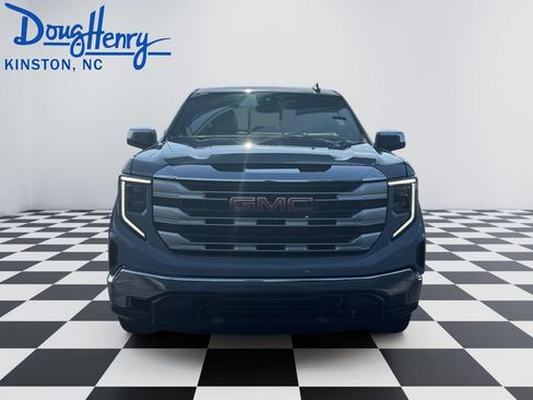 Used 2024 GMC Sierra 1500 SLE w/ Preferred Package AWD/4WD image 8