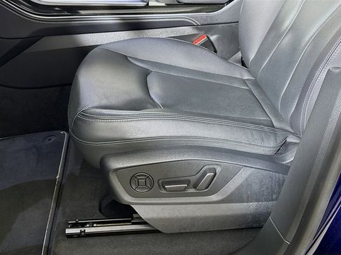 Used 2023 Audi Q8 Premium Plus w/ Premium Plus Package image 23