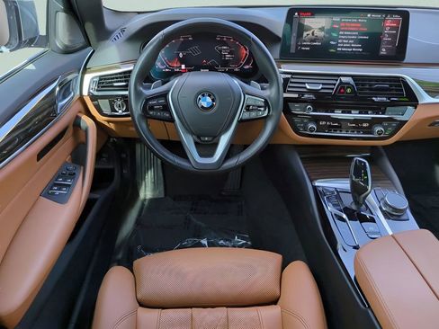 Used 2023 BMW 540i w/ Premium Package image 14