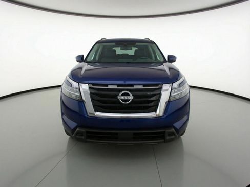 Used 2025 Nissan Pathfinder SV image 2