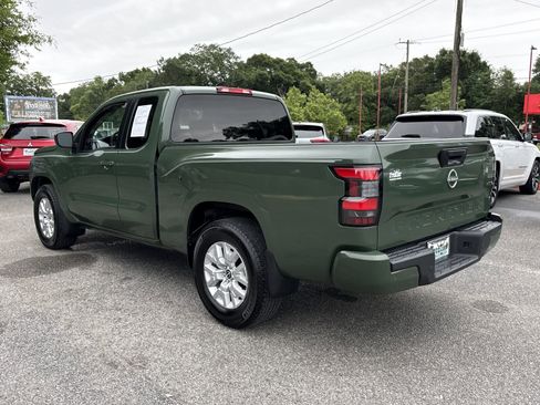 Used 2022 Nissan Frontier SV w/ Technology Package RWD image 3