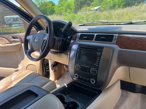 Used 2007 GMC Yukon XL SLT w/ SLT Preferred Equipment Group RWD image 15