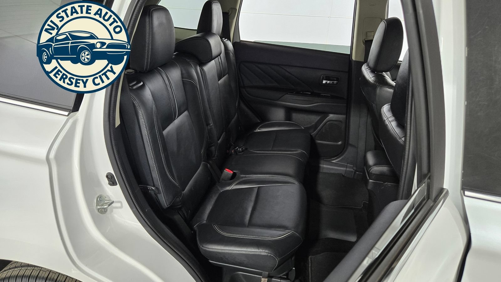 Used 2018 Mitsubishi Outlander SEL AWD/4WD image 34