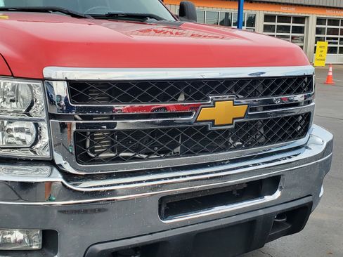 Used 2013 Chevrolet Silverado 2500 LT w/ Interior Plus Package AWD/4WD image 7