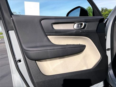 New 2026 Volvo XC40 B5 Plus w/ Protection Package Premier image 24