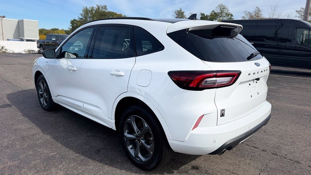 Used 2023 Ford Escape ST-Line w/ Tech Pack #1 AWD/4WD image 5