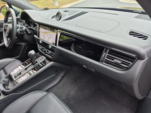 Certified 2025 Porsche Macan Turbo AWD/4WD image 19