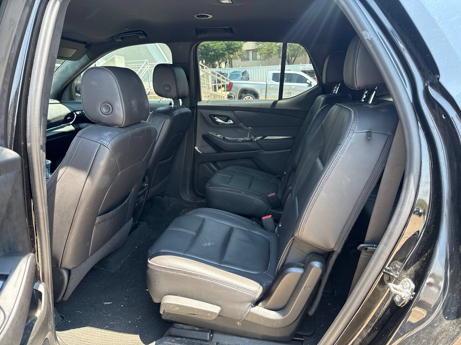 Used 2023 Chevrolet Traverse RS FWD image 7