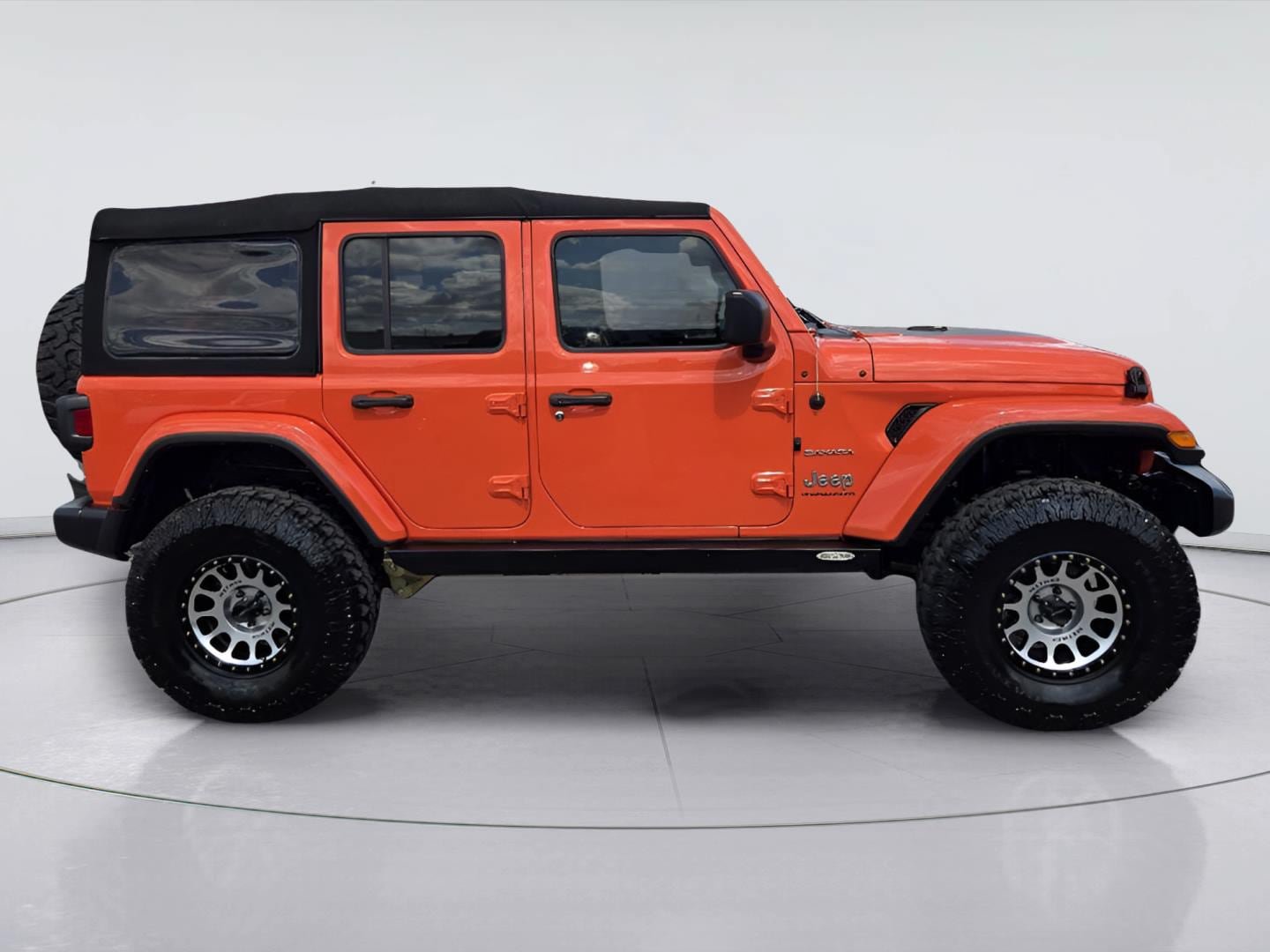 Used 2023 Jeep Wrangler Unlimited Sahara AWD/4WD image 4