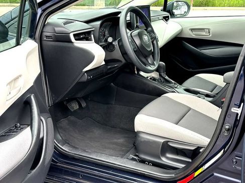 Used 2025 Toyota Corolla LE FWD image 10