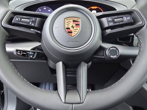 New 2025 Porsche Macan 4S Electric image 18