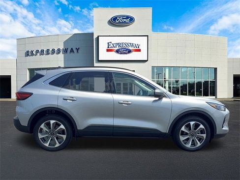 Used 2023 Ford Escape Platinum image 32