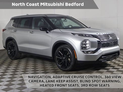 Used 2023 Mitsubishi Outlander SE image 1