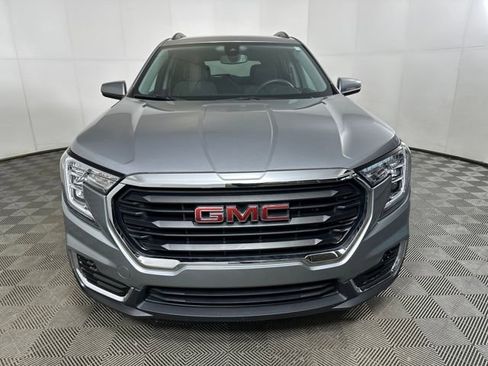 Used 2023 GMC Terrain SLE w/ Driver Convenience Package image 8