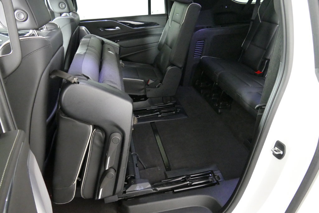 Used 2024 Cadillac Escalade ESV Sport w/ Touring Package AWD/4WD image 34