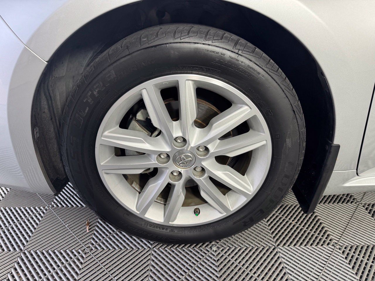 Used 2013 Toyota Avalon XLE FWD image 12