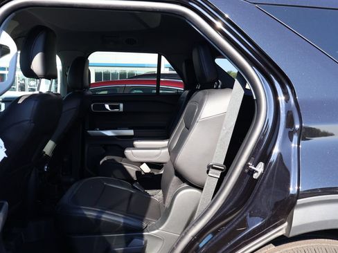 Used 2023 Ford Explorer XLT w/ Equipment Group 202A AWD/4WD image 31