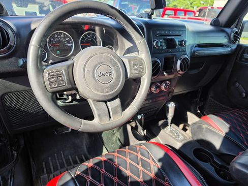 Used 2014 Jeep Wrangler Unlimited Sport w/ Connectivity Group AWD/4WD image 4