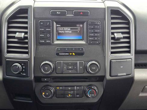 Used 2017 Ford F150 XLT AWD/4WD image 24